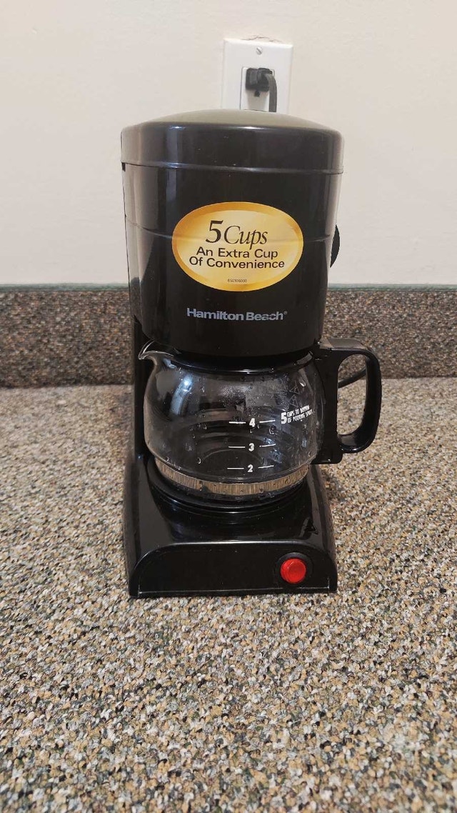 Coffee Maker - Clean & Works Well