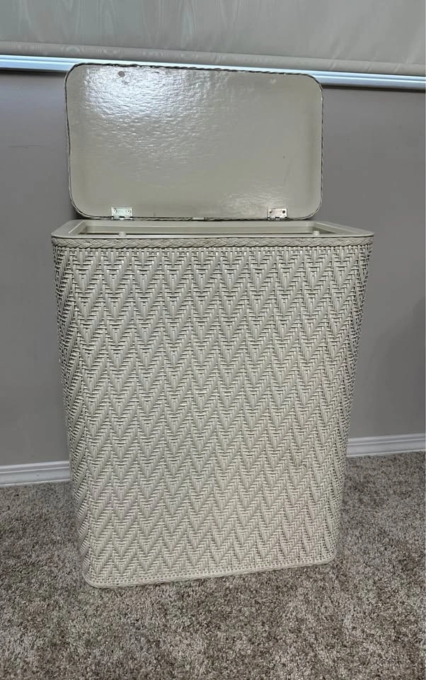 Vintage Redmon Woven Rattan Laundry Hamper - Mid Century Style - photo 2