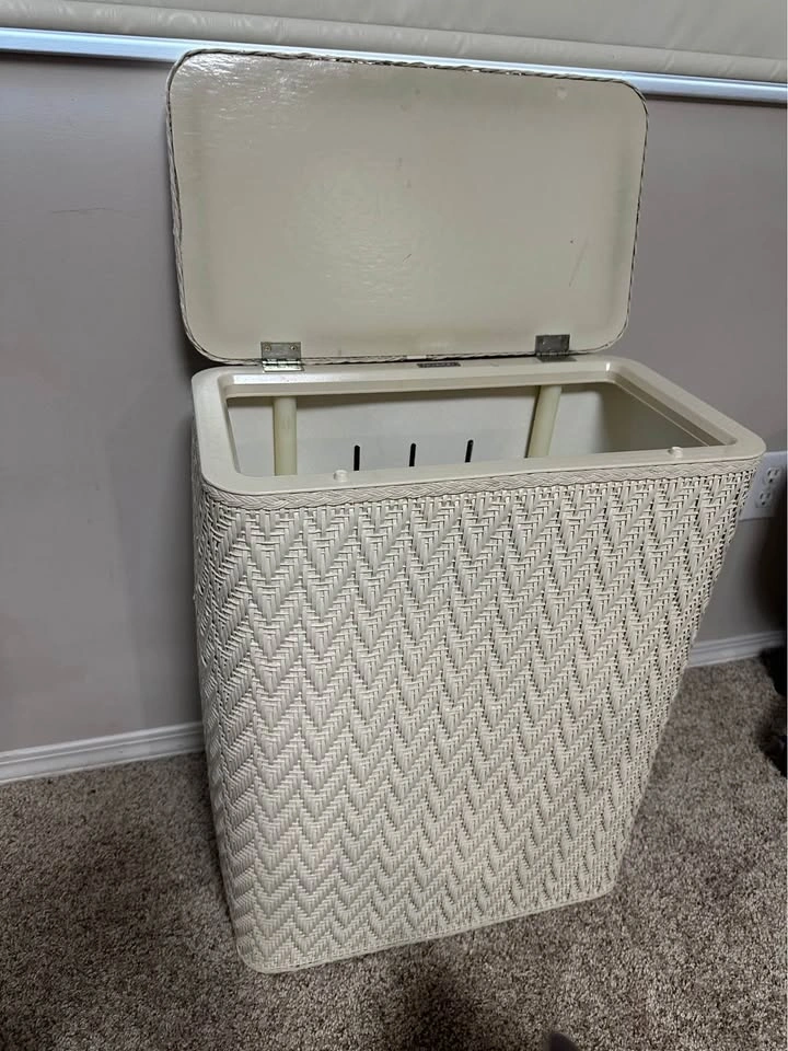 Vintage Redmon Woven Rattan Laundry Hamper - Mid Century Style - photo 3