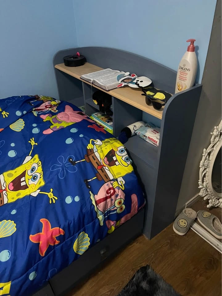 Toddler Twin bed with book shelf - photo 2