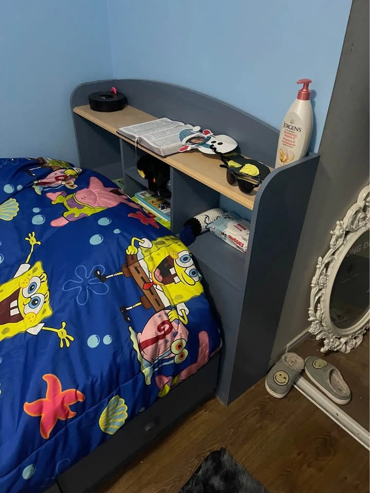 Toddler Twin bed with book shelf - photo 4