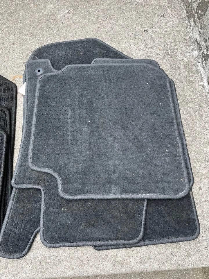 Car Carpet Set 7 pc | Make me an offer - photo 4