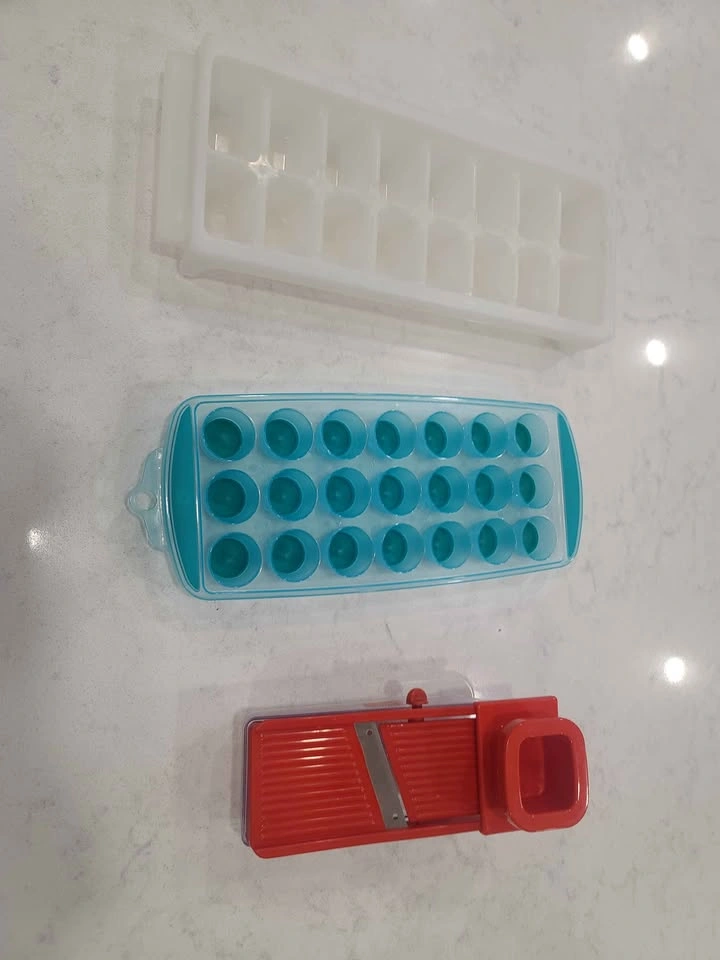 Kitchen Items Bundle – Pan, Cutting Board, Ice Trays & Slicer - photo 2
