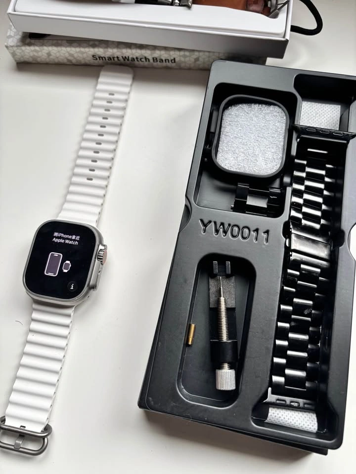 Apple Watch Ultra 49mm Titanium + Extra Brown Band - photo 4