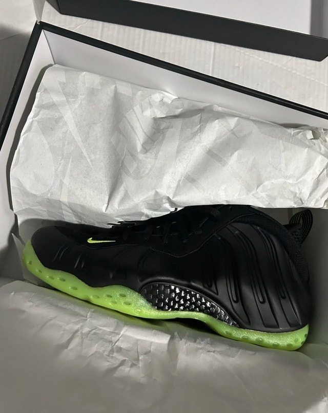 Nike Air Foamposite One Black Volt
