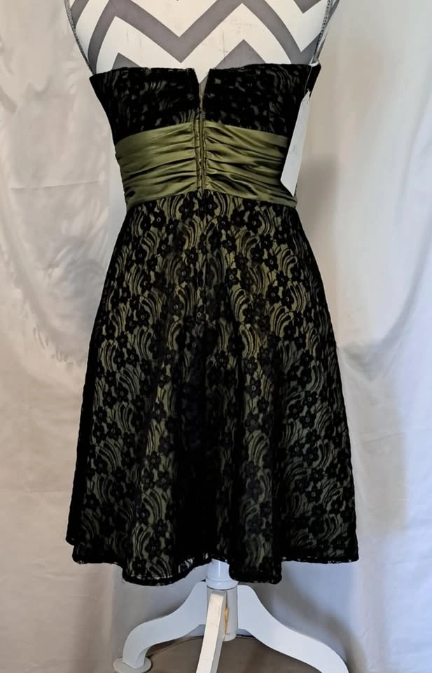 Emerald Green Lace and Satin Prom Dress Size 8 - photo 2