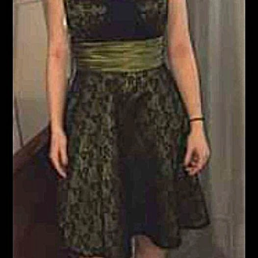 Emerald Green Lace and Satin Prom Dress Size 8 - photo 4