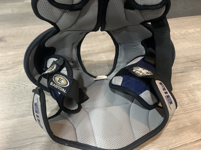 Easton Hockey Shoulder Pads - Youth Size Small - photo 2
