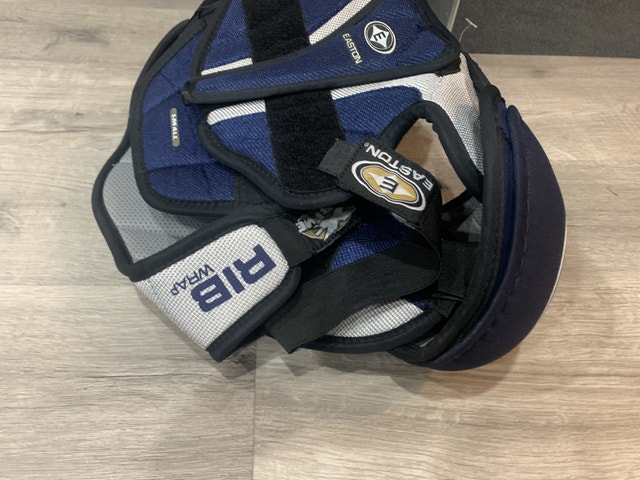 Easton Hockey Shoulder Pads - Youth Size Small - photo 4