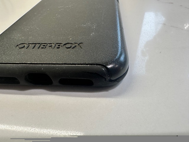 iPhone XR Black Otterbox Phone Case - photo 2