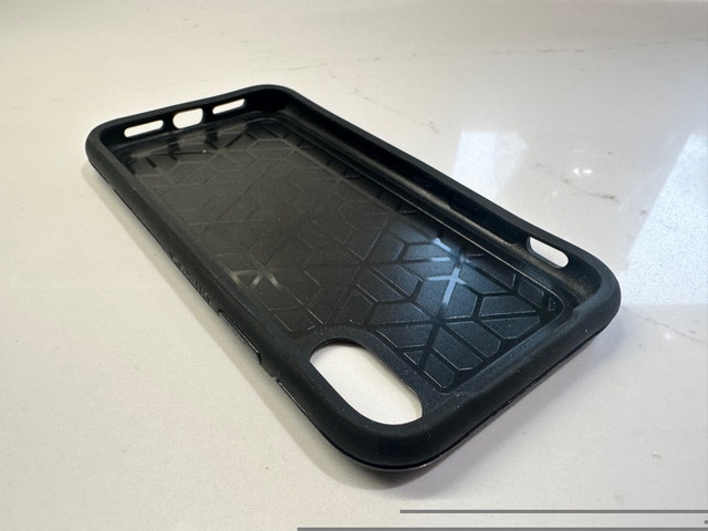 iPhone XR Black Otterbox Phone Case - photo 3