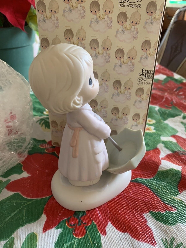 Precious Moments "The Sun Is Always Shining Somewhere" Doll - photo 2