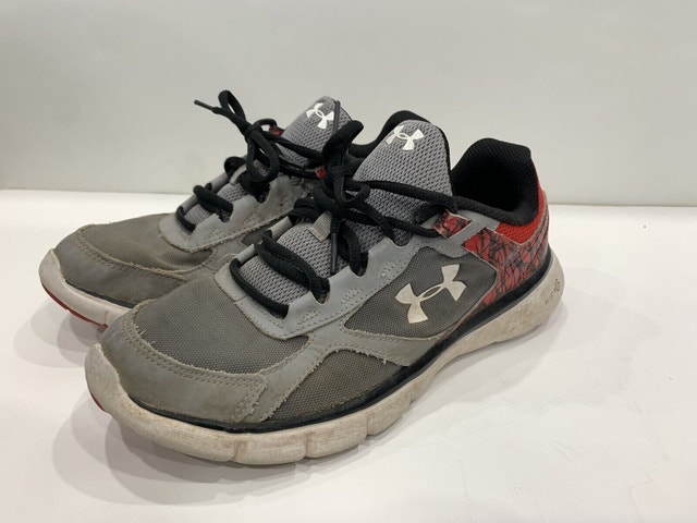 Youth Under Armour Running Shoes Size 7 - photo 2