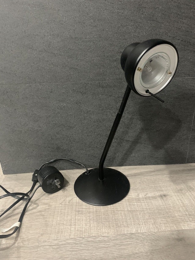 Great condition desk lamp with LED bulb