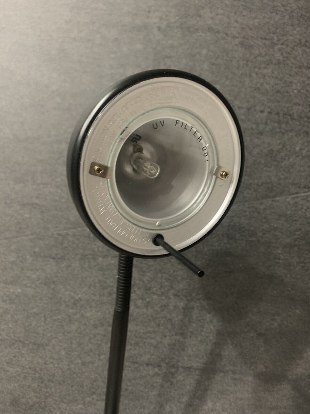 Great condition desk lamp with LED bulb - photo 2