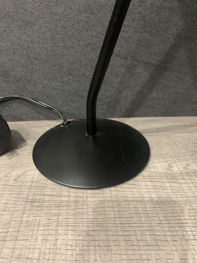 Great condition desk lamp with LED bulb - photo 3