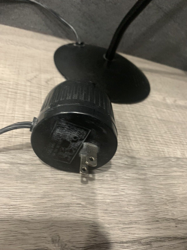 Great condition desk lamp with LED bulb - photo 4