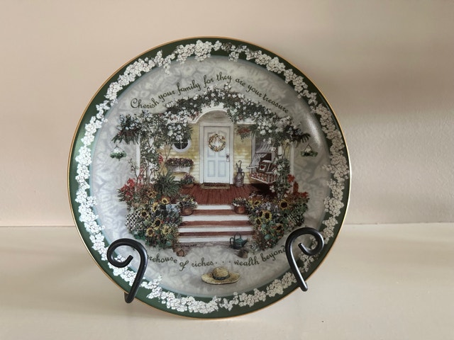 Decorative plate with stand