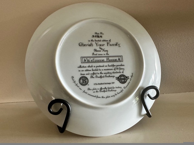 Decorative plate with stand - photo 2