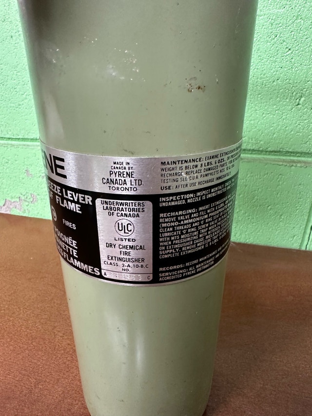 Unused Vintage Fire Extinguisher from 1974 - photo 2