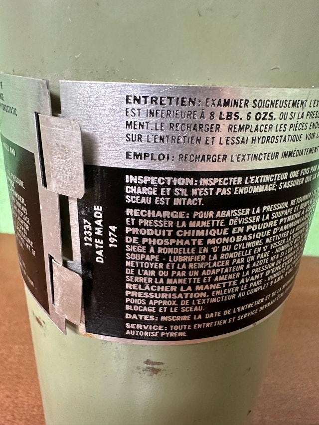 Unused Vintage Fire Extinguisher from 1974 - photo 3