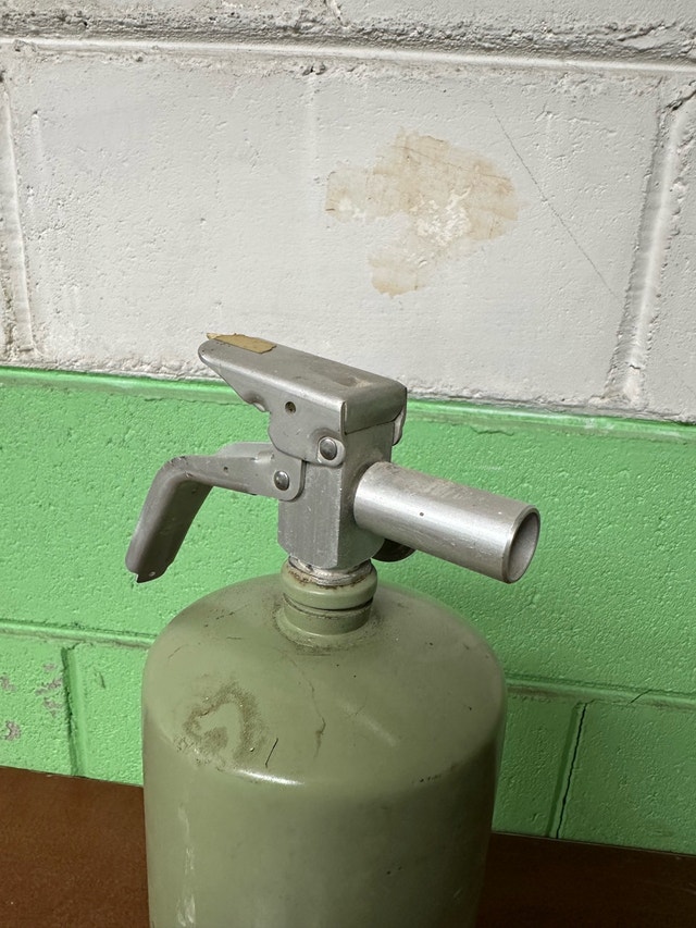 Unused Vintage Fire Extinguisher from 1974 - photo 4