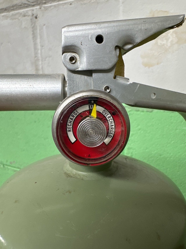 Unused Vintage Fire Extinguisher from 1974 - photo 5