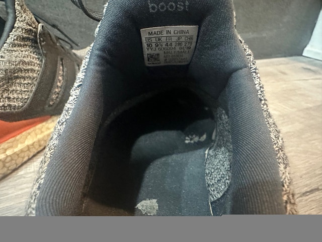 Size 10 Men’s Adidas Ultraboost Running Shoes - photo 4