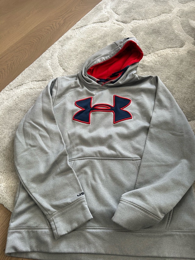 Under Armour Hoodie Size M