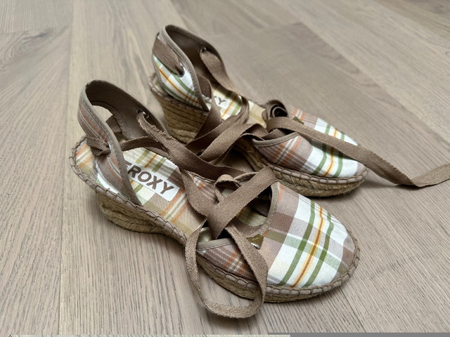 Women's size 6 Roxy shoes - photo 2