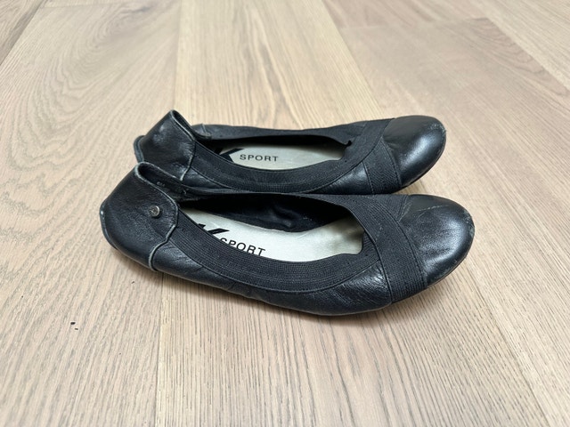 Women’s Anne Klein Black Sport Shoes Size 6