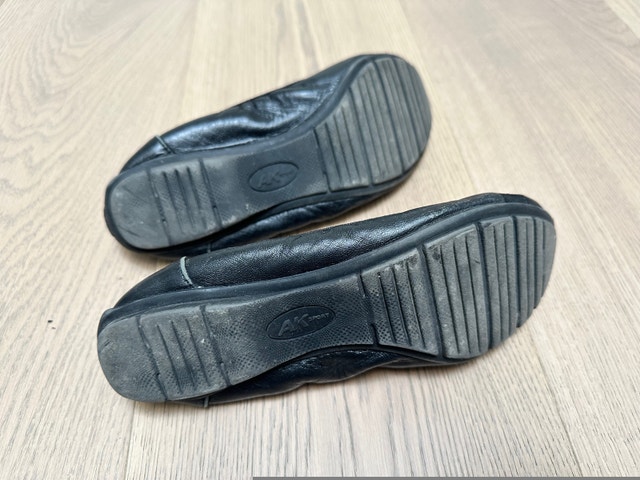 Women’s Anne Klein Black Sport Shoes Size 6 - photo 3