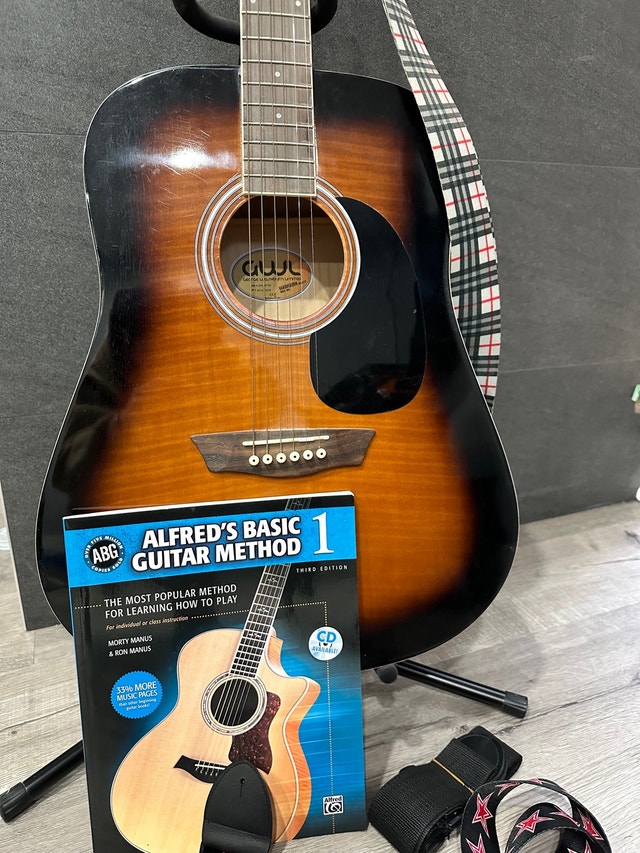 Beginner acoustic guitar with book - photo 2