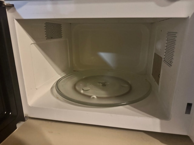 White Electrohome Microwave - photo 2