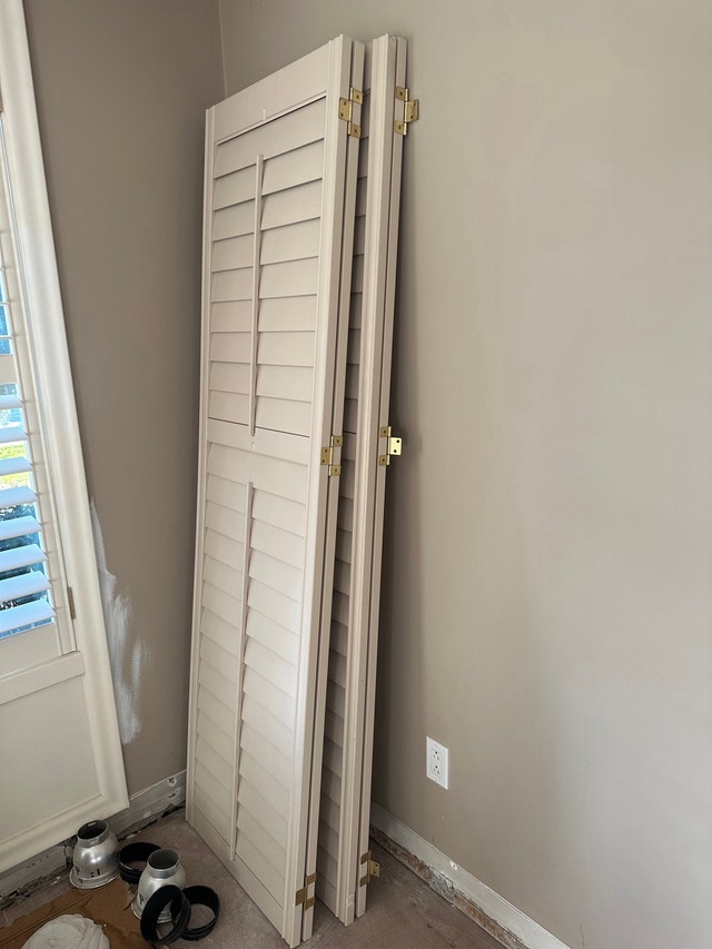Shutter doors beige 4 panel
