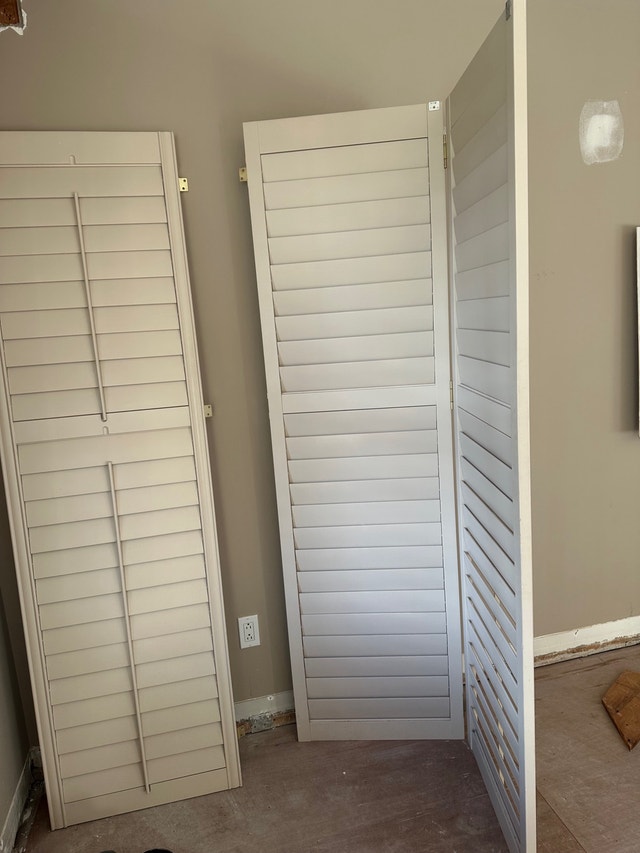 Shutter doors beige 4 panel - photo 2