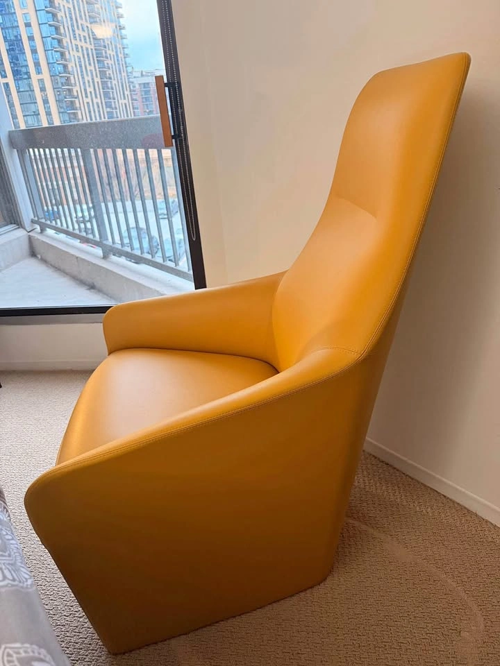 Highback lounge chair