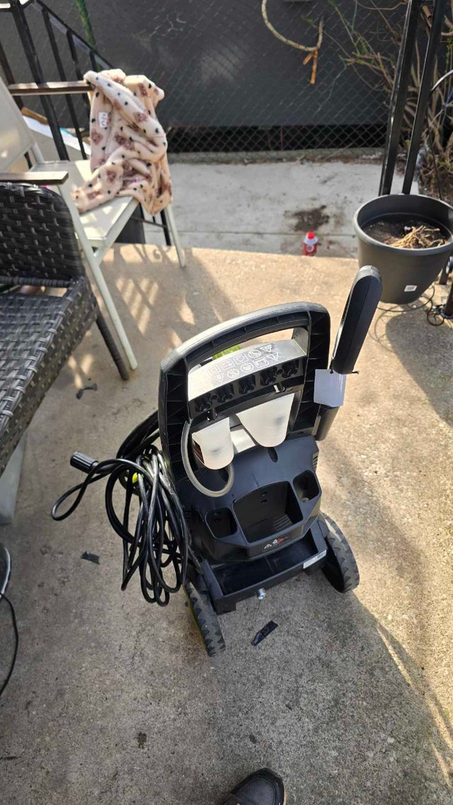 Sun Joe SPX3000 Pressure Washer 2000W - photo 4