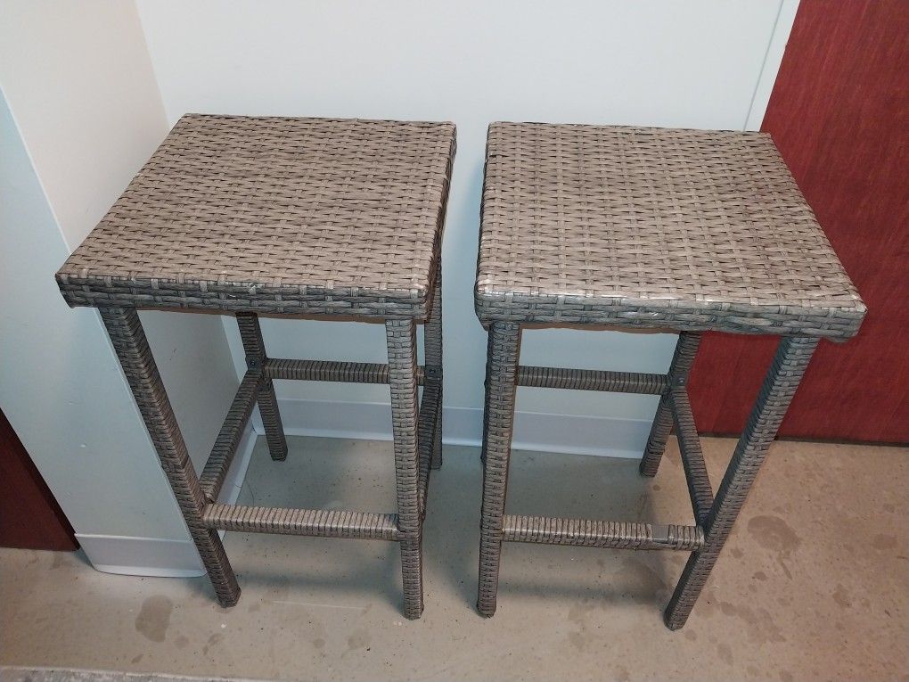 Set Of 2 Woven Bar Stools $20 Old Town