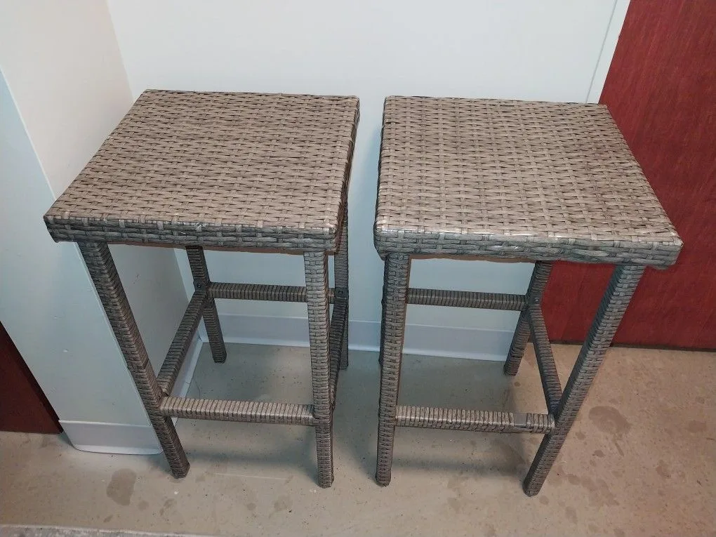 Set Of 2 Woven Bar Stools $20 Old Town