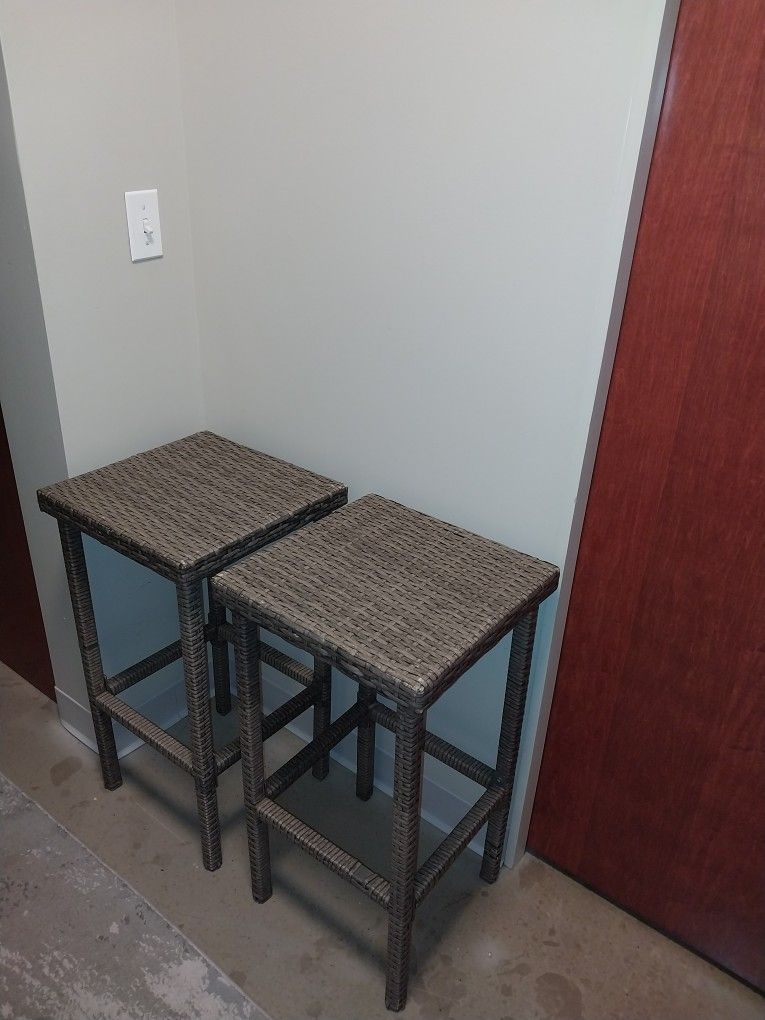 Set Of 2 Woven Bar Stools $20 Old Town - photo 3