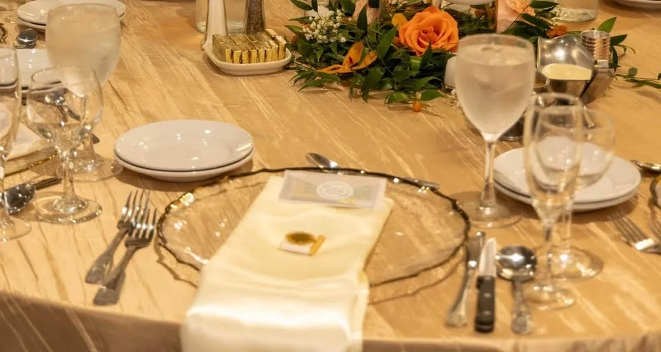 200 Gold Rimmed Glass Charger Plates - Flower Shaped - photo 2