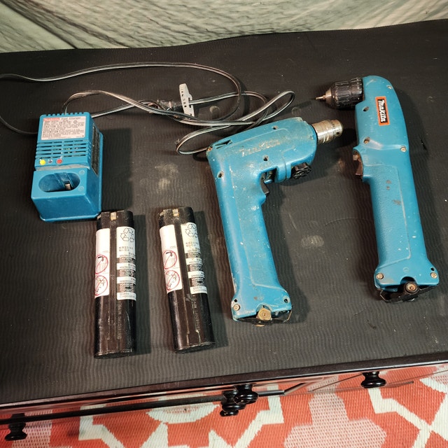 Makita Right Angle Drill and 9.6V Battery