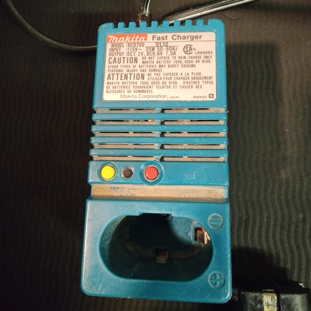Makita Right Angle Drill and 9.6V Battery - photo 2