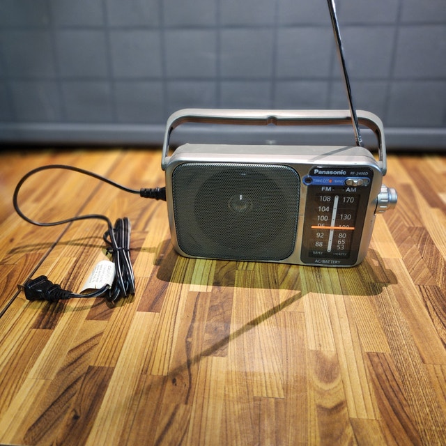 Panasonic RF-2400D AM/FM Radio