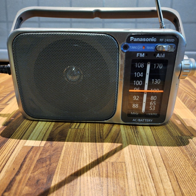 Panasonic RF-2400D AM/FM Radio - photo 2