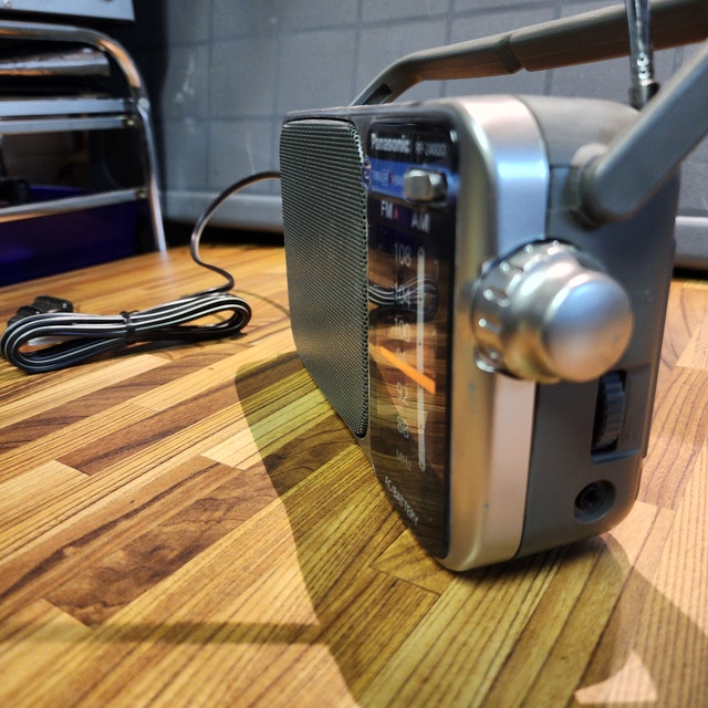 Panasonic RF-2400D AM/FM Radio - photo 3