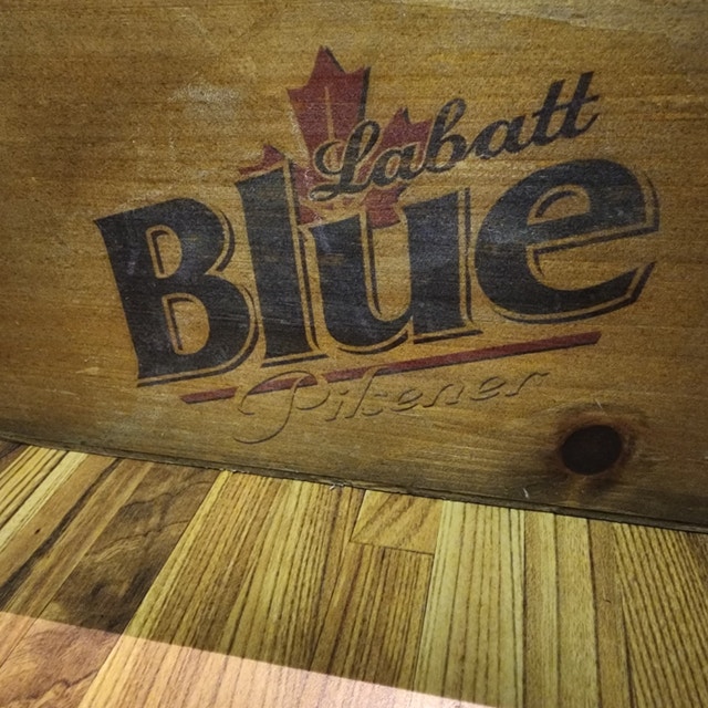 Labatt BLUE 6 Pack Beer Bottle Wood Holder - Vintage - photo 2