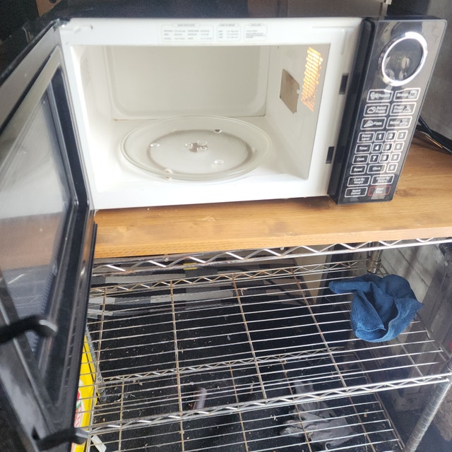RCA Microwave Black Countertop Oven