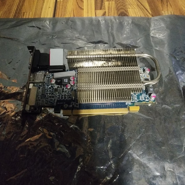 Sapphire Multi-Screen Video Card PCIE 1GB DDR3